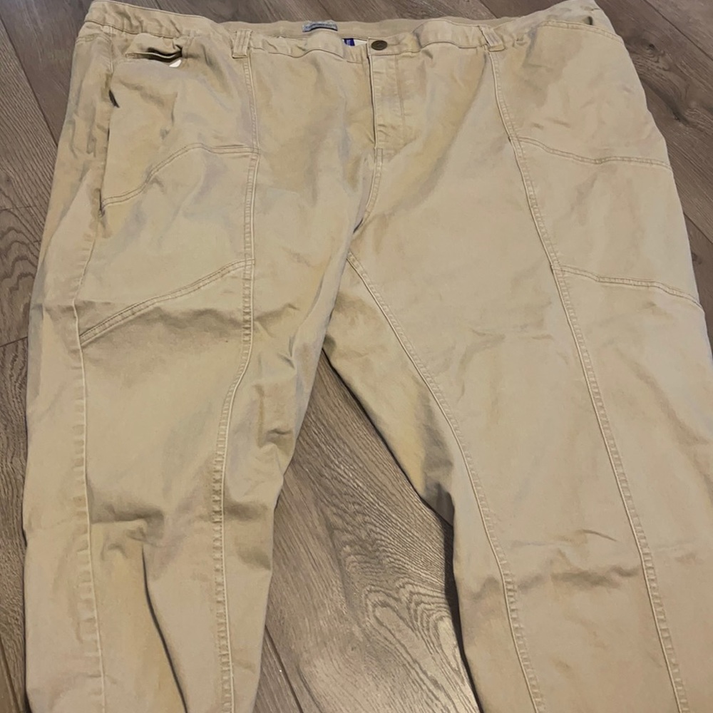 khaki pants